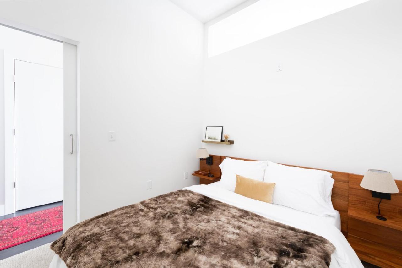 Flexhome Skywalk To Fiserv 1br U5 * Milwaukee