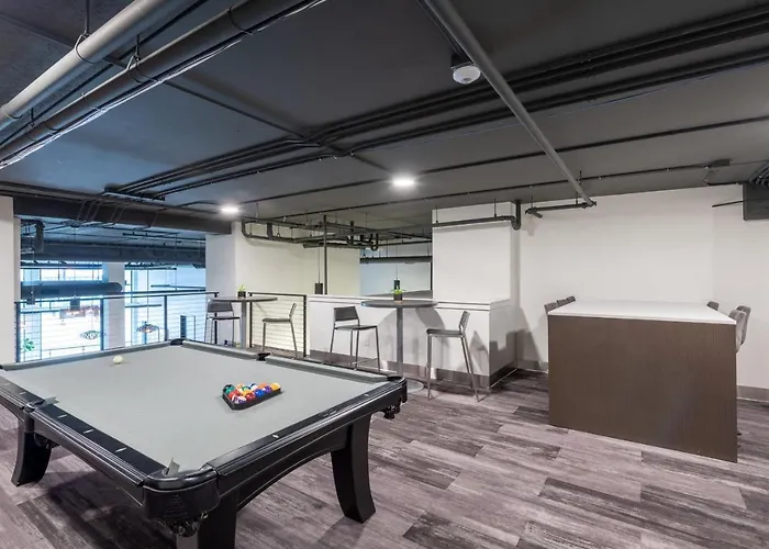 Flexhome Skywalk To Fiserv 1Br Apt U5
